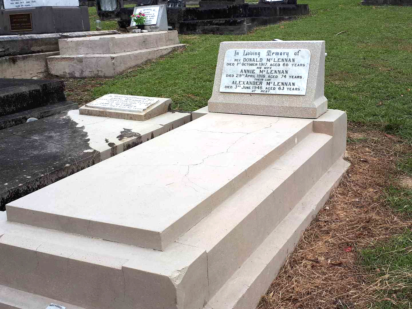 Photo of headstones/Donald McLennan d1917, Annie & Alex Mullum cem 2018